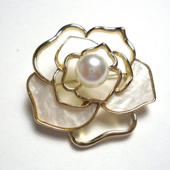 Brooch Flower golden tone white pearl brooch accessories jewelry gifts - Picture 1 of 6